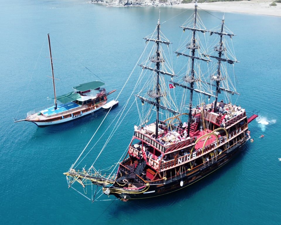 Экскурсия на джипах и пиратском корабле в Сиде