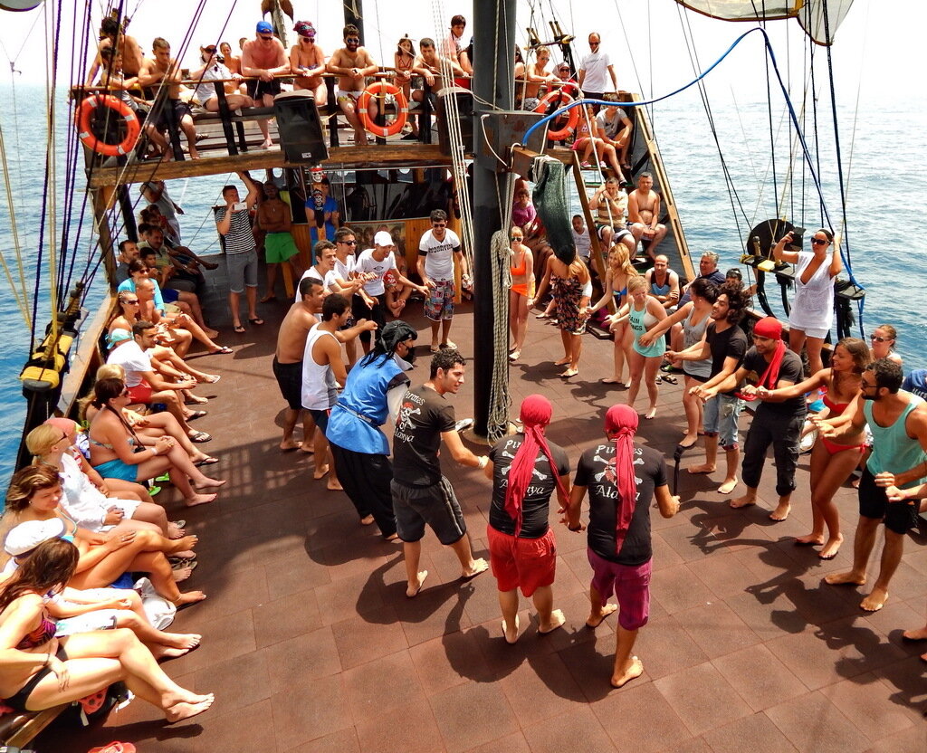 Пиратский корабль в Алании