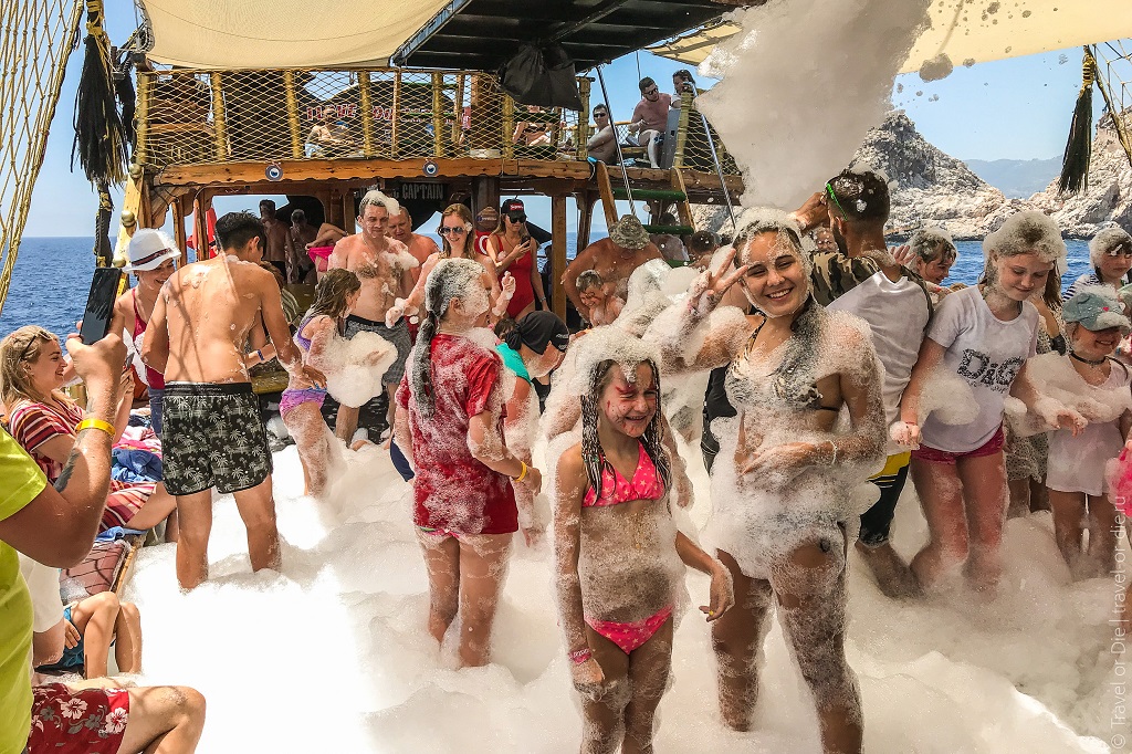 Пиратский корабль в Алании