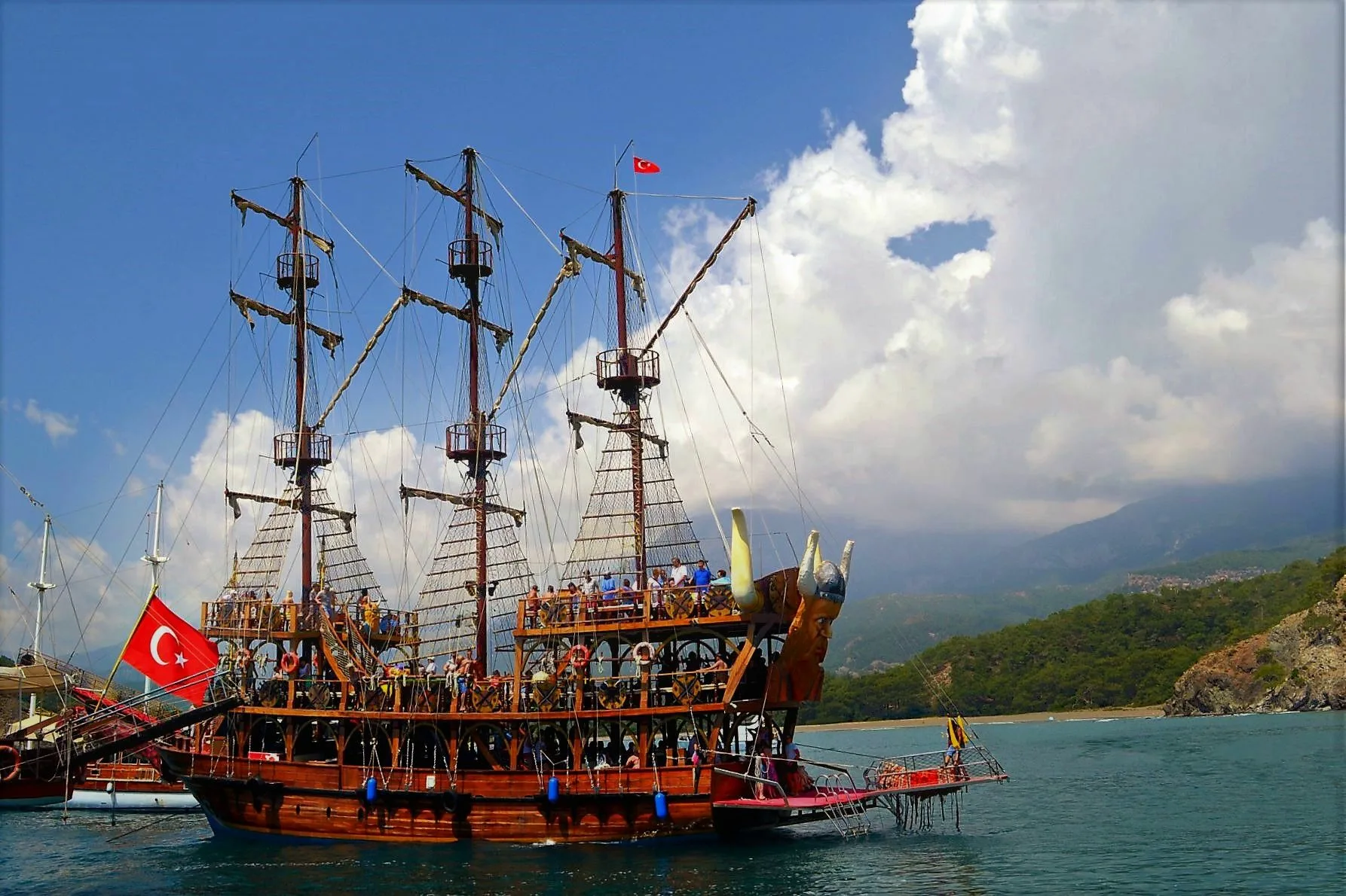 Пиратский корабль в Алании
