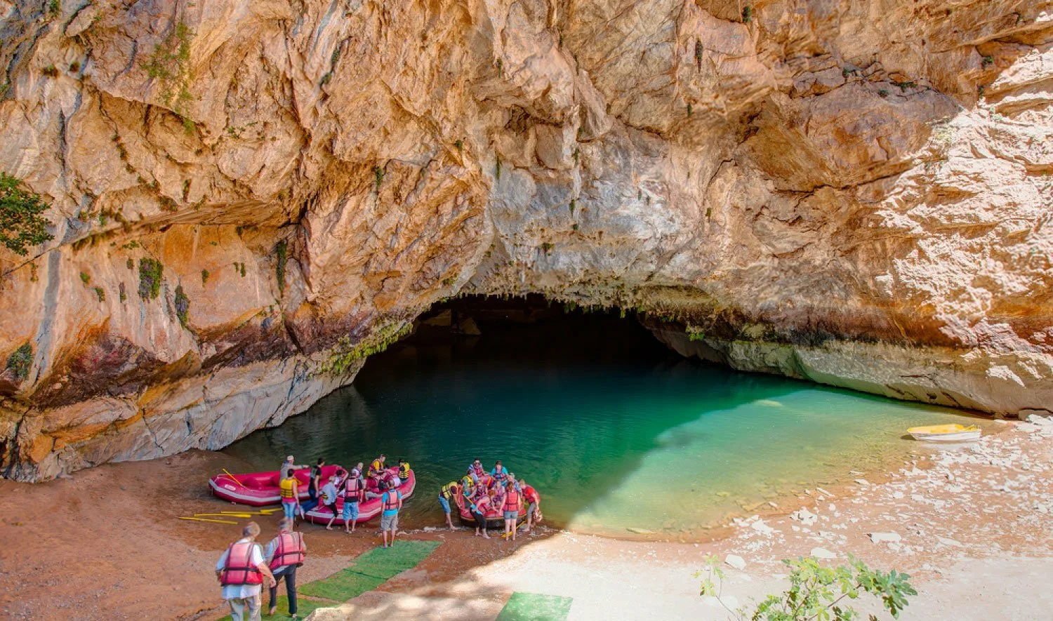 Пещера Алтынбешик из Сиде