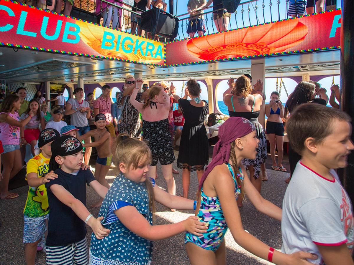 Pirate ship Big Kral in Side