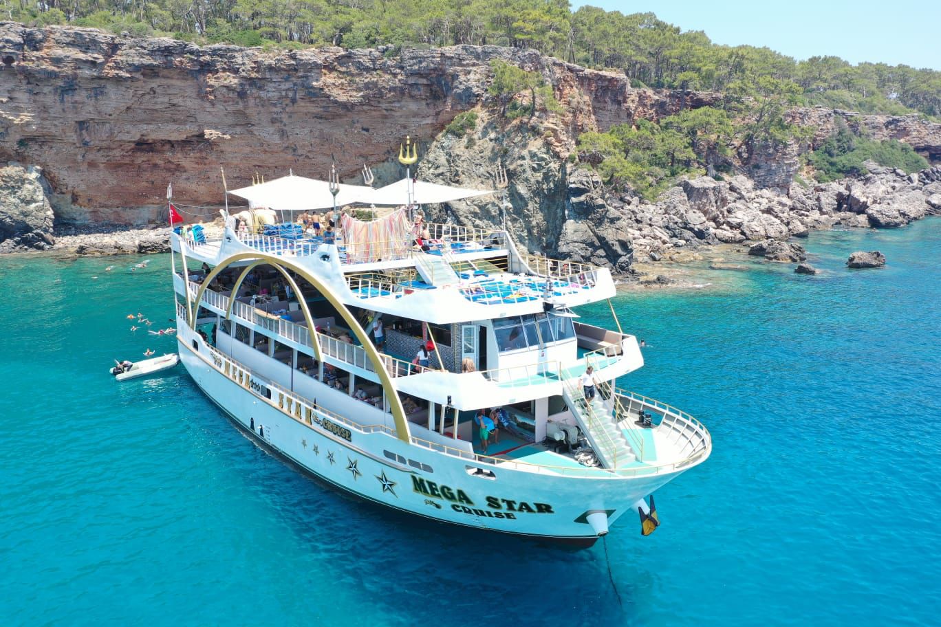 Прогулка на яхте Megastar в Кемере