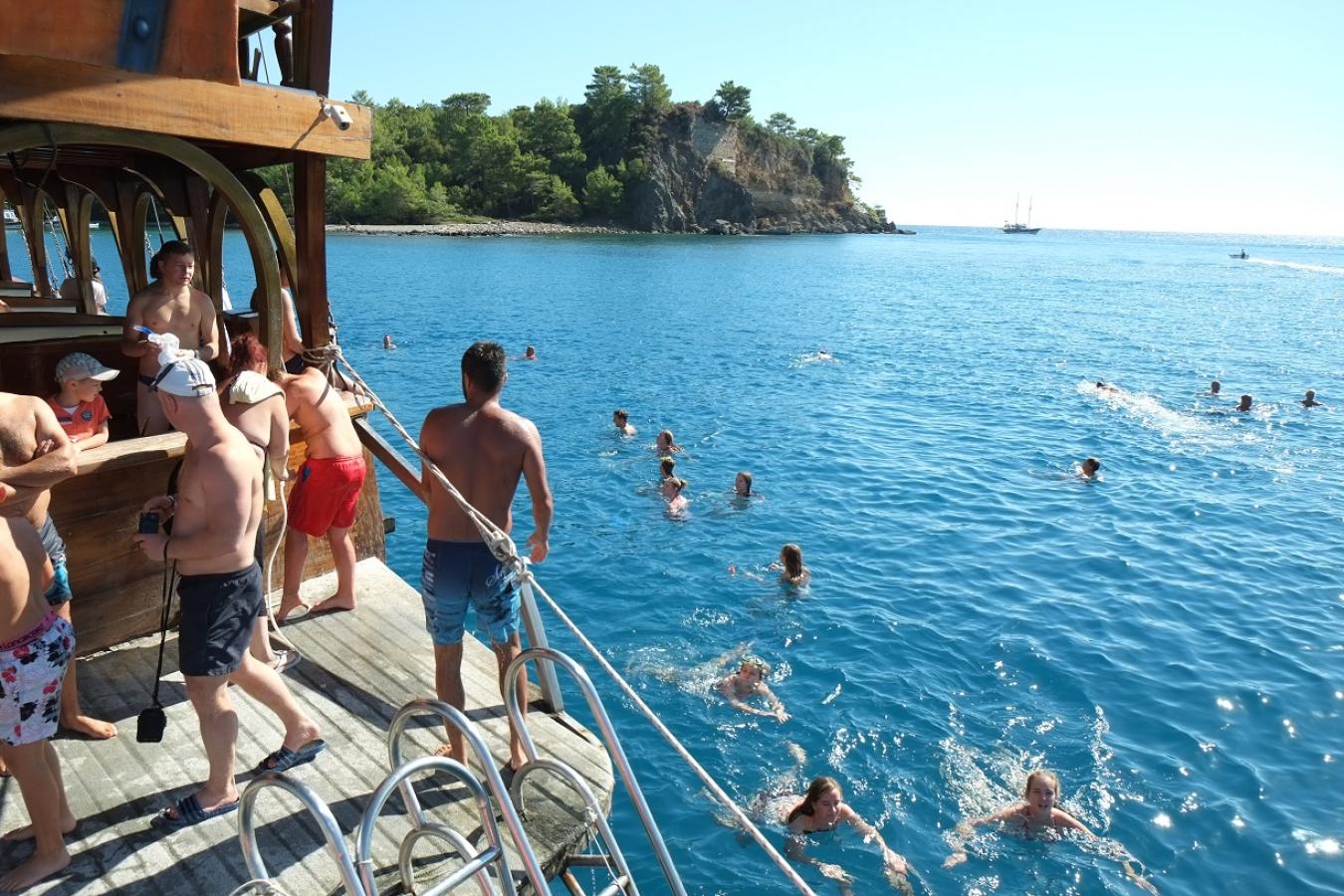 Kemer Pirate Boat Tour best family friendly cruise