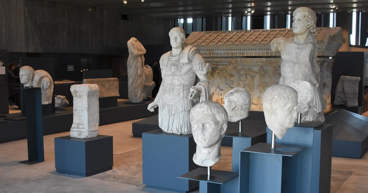 Travel Guide for Istanbul to Troy Ancient City Tour