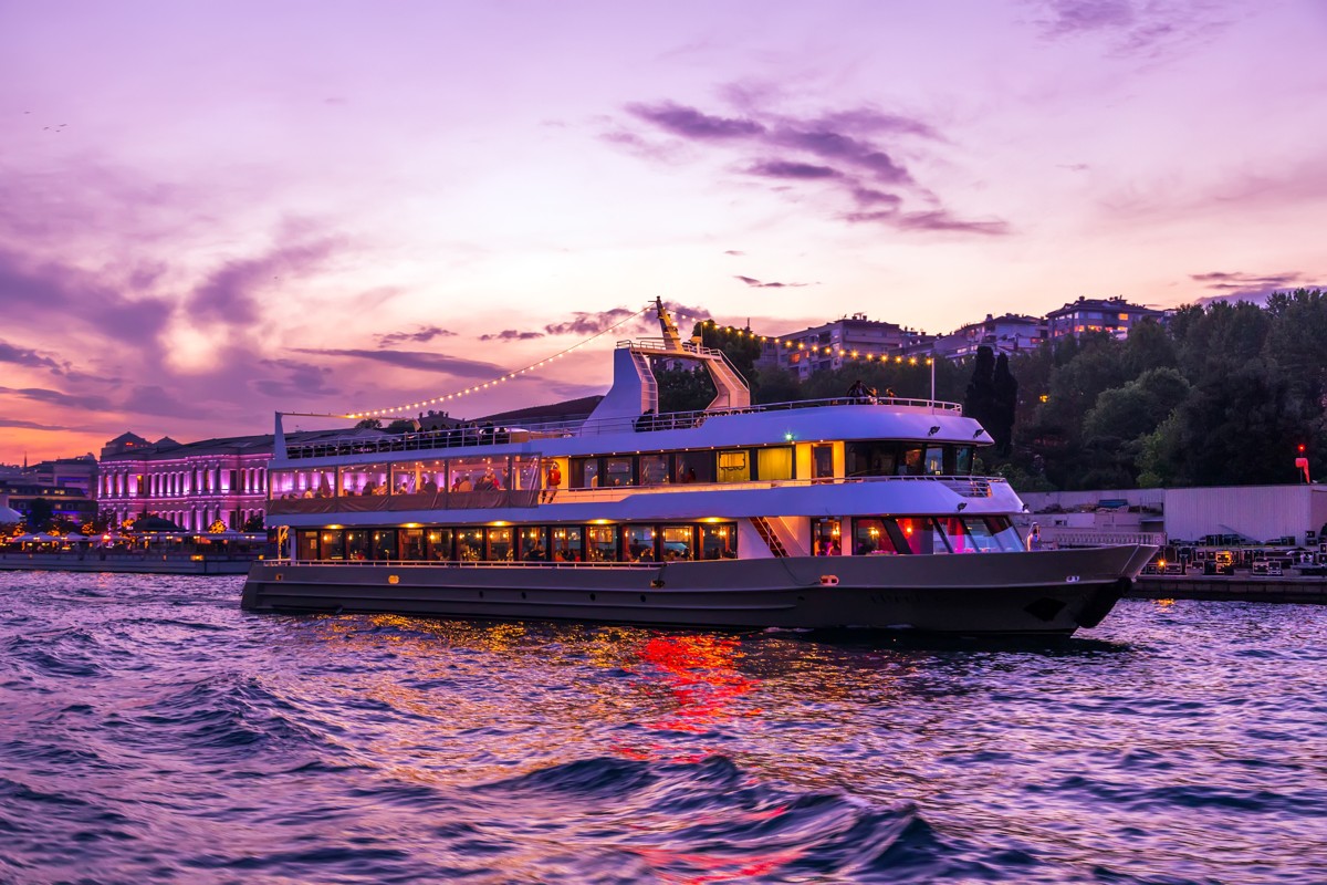 Bosphorus Cruise Istanbul with Dinner and Breathtaking Views