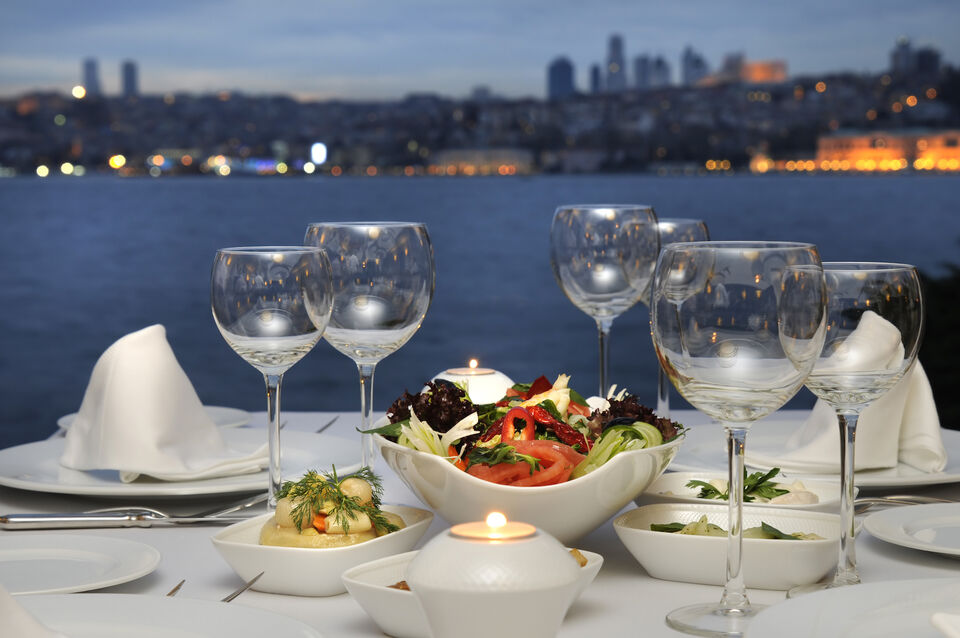 Bosphorus Cruise Istanbul with Dinner and Breathtaking Views