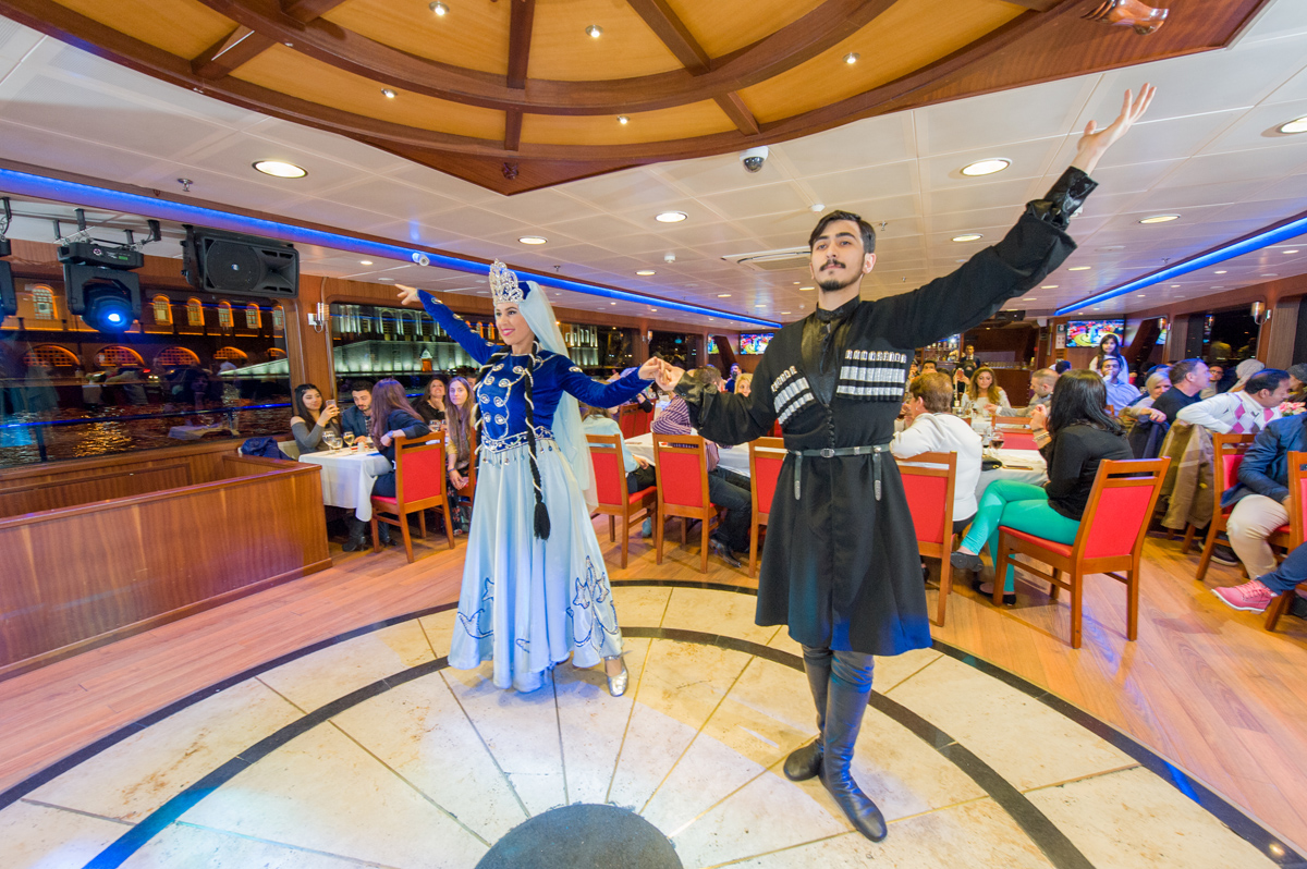 Bosphorus Cruise Istanbul with Dinner and Breathtaking Views