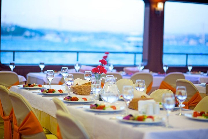 Bosphorus Cruise Istanbul with Dinner and Breathtaking Views