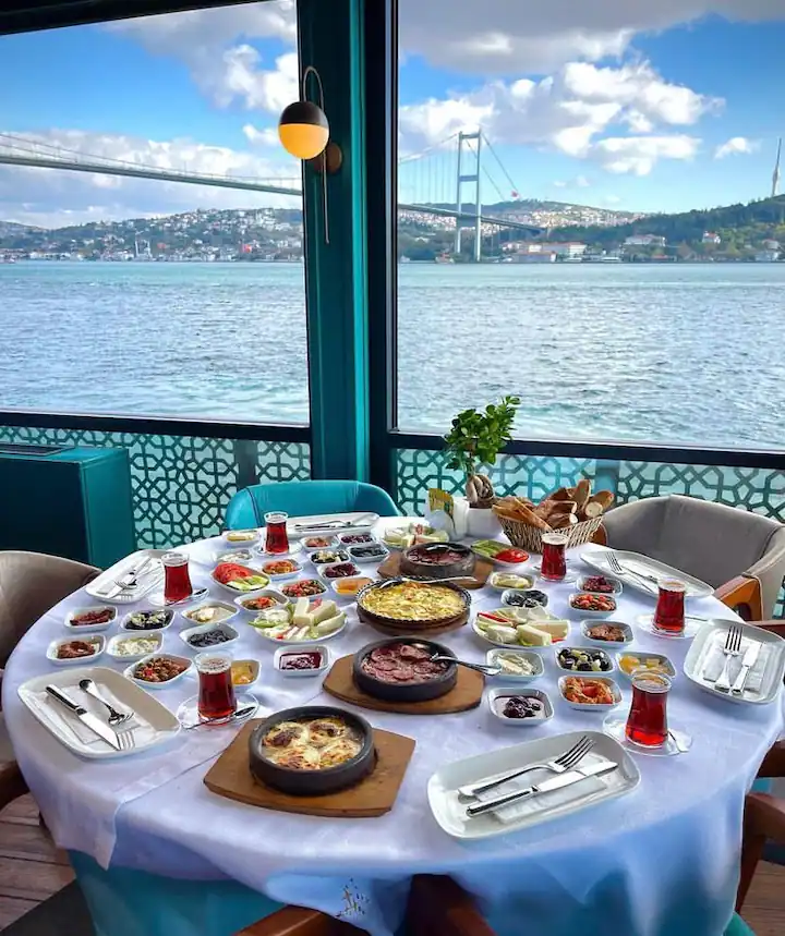 Круиз по Босфору с завтраком
